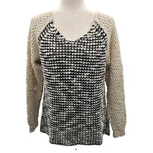 Quinn Women‎ Black White Textured Knit Raglan Sweater Long Sleeve V Neck M